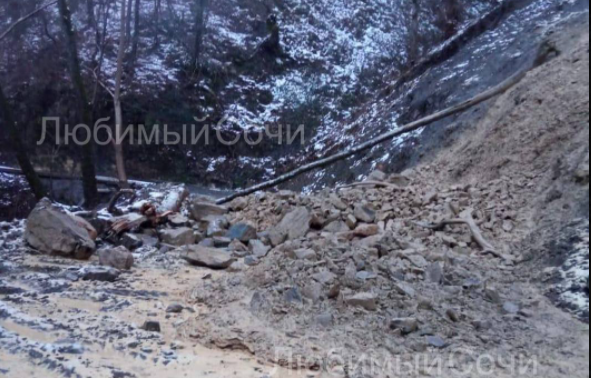 В районе Ореховских водопадов в Сочи сошел очередной оползень